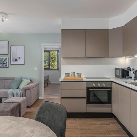 Just Renovated Stylish 2 Bedrooms Apartment Only A Few Steps From The Beach! Novigrad Istria Extérieur photo