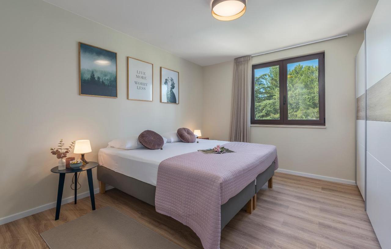 Just Renovated Stylish 2 Bedrooms Apartment Only A Few Steps From The Beach! Novigrad Istria Extérieur photo