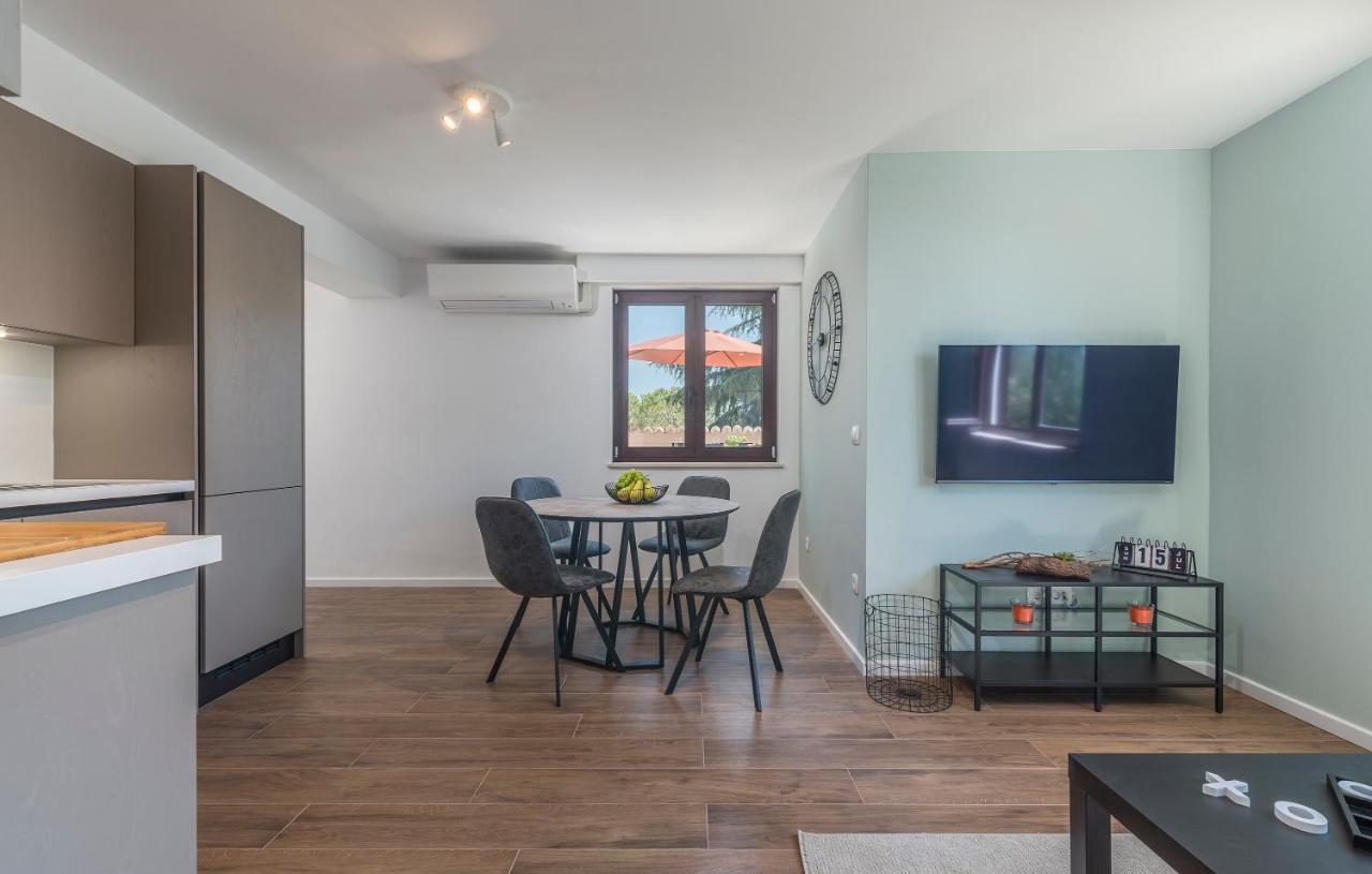 Just Renovated Stylish 2 Bedrooms Apartment Only A Few Steps From The Beach! Novigrad Istria Extérieur photo