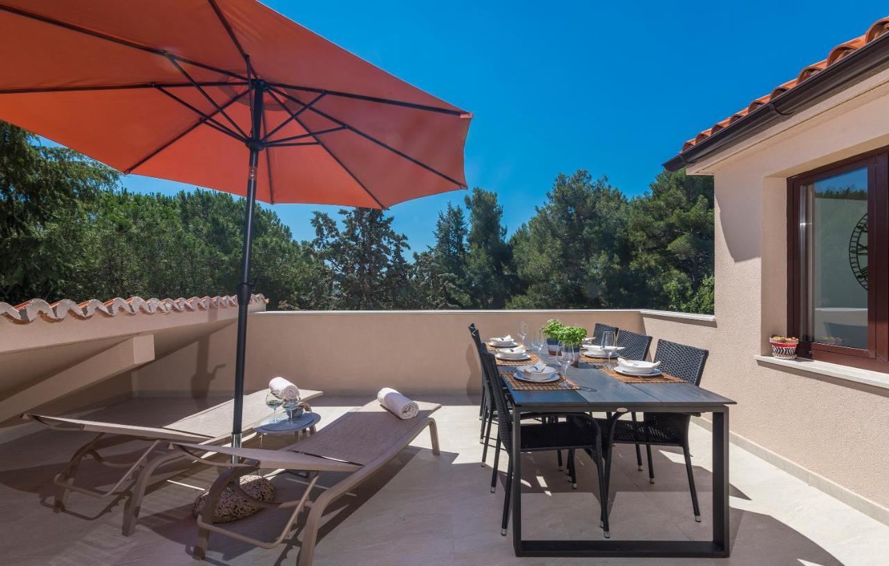 Just Renovated Stylish 2 Bedrooms Apartment Only A Few Steps From The Beach! Novigrad Istria Extérieur photo